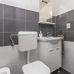 Two-bedroom In Cervar Porat アパート