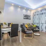 Two-bedroom In Cervar Porat *