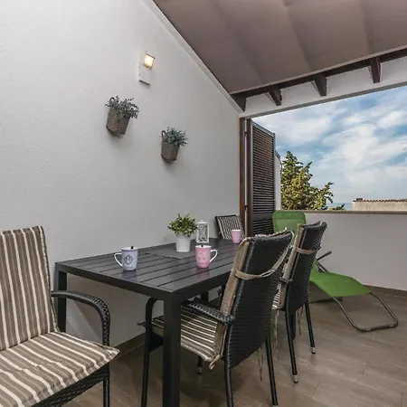 Two-bedroom In Cervar Porat Apartman *