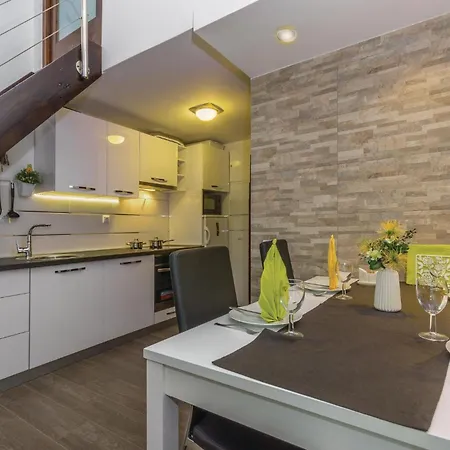 Two-bedroom In Cervar Porat Porec