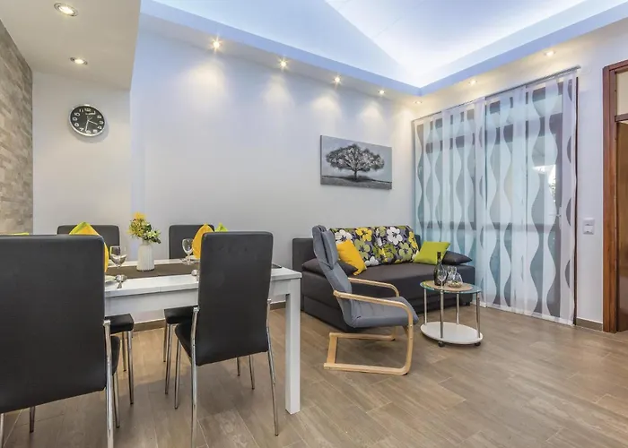 Two-bedroom In Cervar Porat *