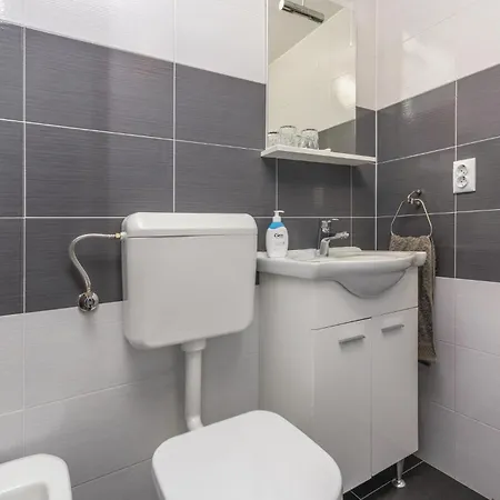 Two-bedroom In Cervar Porat Daire