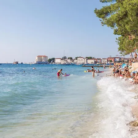 Two-bedroom In Cervar Porat 波雷奇