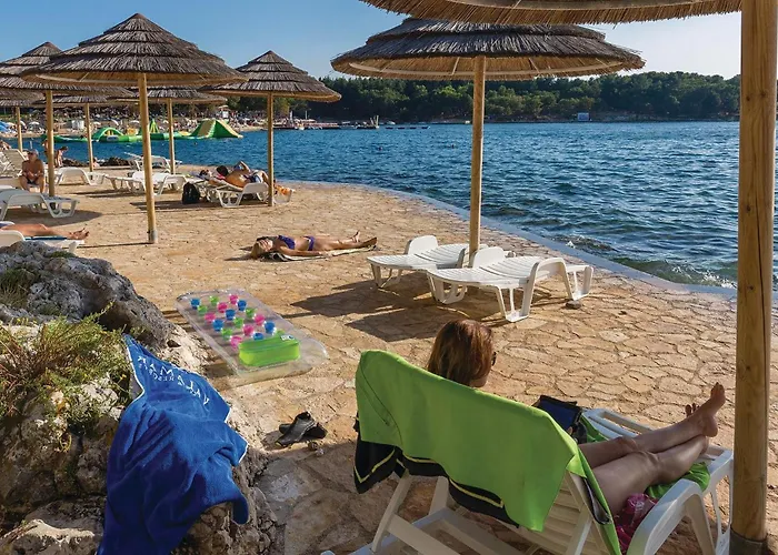 Two-bedroom In Cervar Porat *