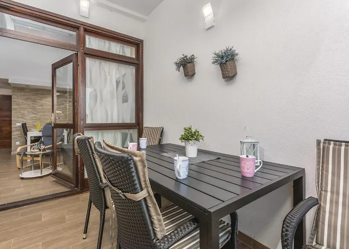 Two-bedroom In Cervar Porat