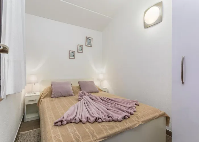 公寓 Two-bedroom In Cervar Porat *