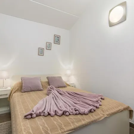 Apartament Two-bedroom In Cervar Porat *